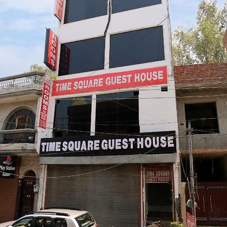 Time Square Guest House Джаландхар Экстерьер фото