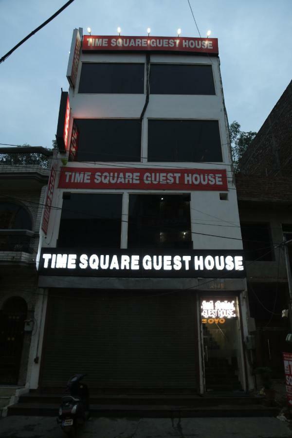 Time Square Guest House Джаландхар Экстерьер фото